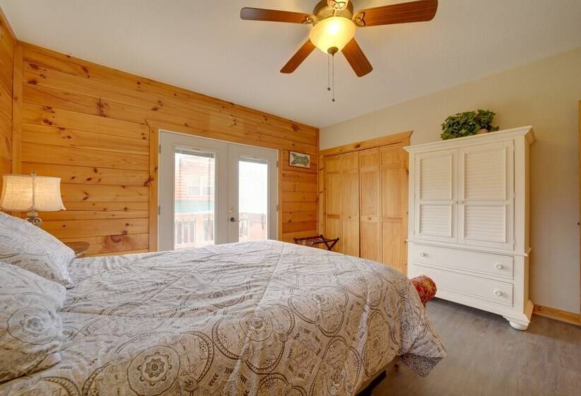 Maggie Valley Cabin W/ Private Hot Tub & Game Room