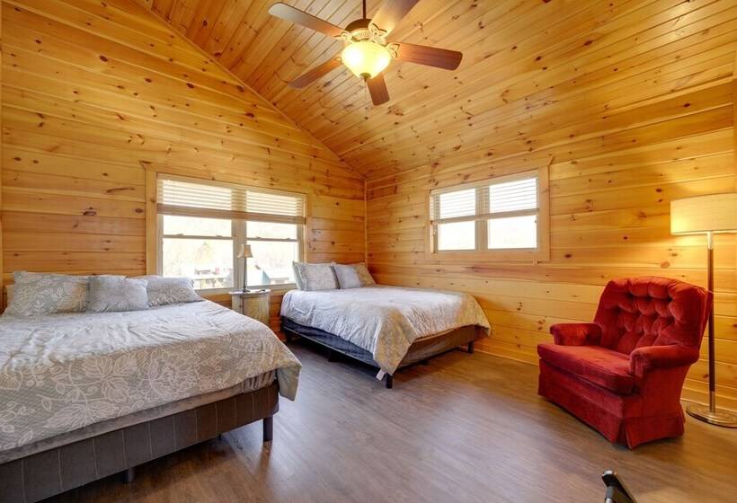 Maggie Valley Cabin W/ Private Hot Tub & Game Room