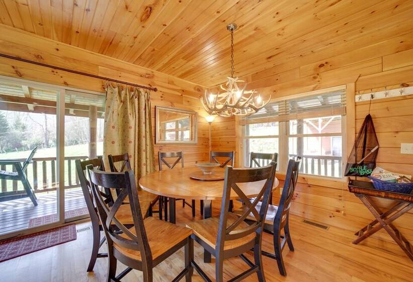 Maggie Valley Cabin W/ Private Hot Tub & Game Room