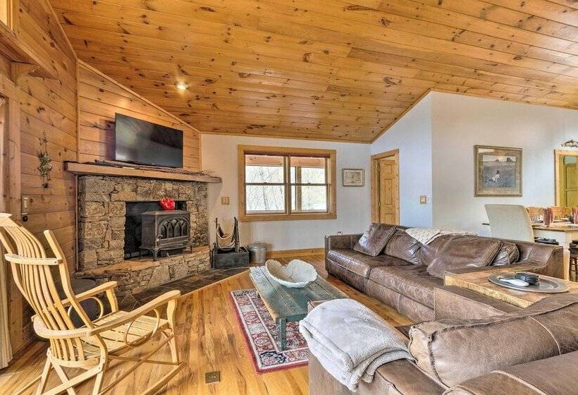 Maggie Valley Home W/ Mtn Views & Screened Porch!