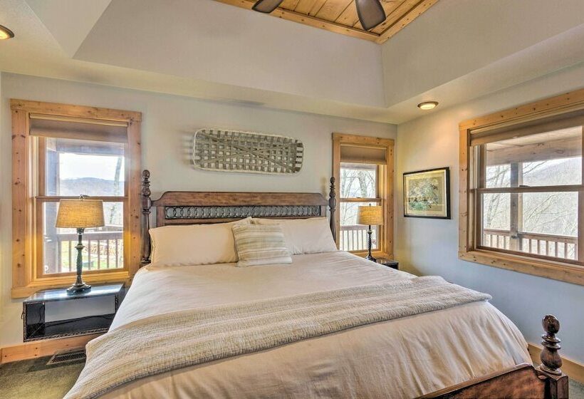 Maggie Valley Home W/ Mtn Views & Screened Porch!