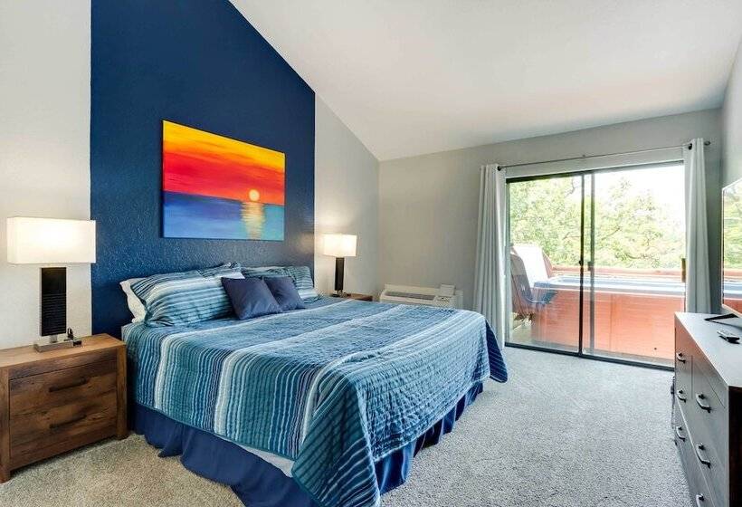 Hot Tub & Deck: Margaritaville Resort Retreat!