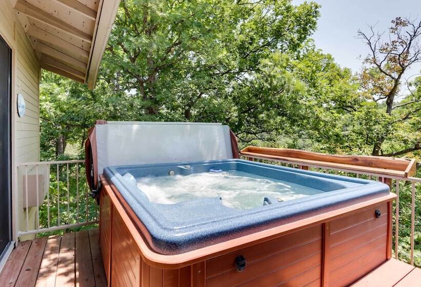 Hot Tub & Deck: Margaritaville Resort Retreat!