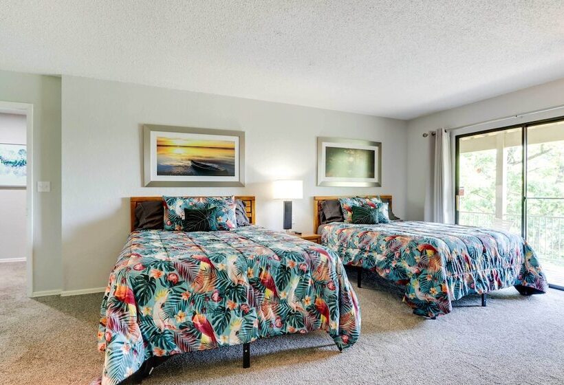 Hot Tub & Deck: Margaritaville Resort Retreat!