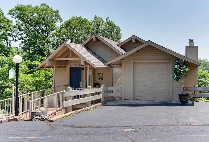 Hot Tub & Deck: Margaritaville Resort Retreat!