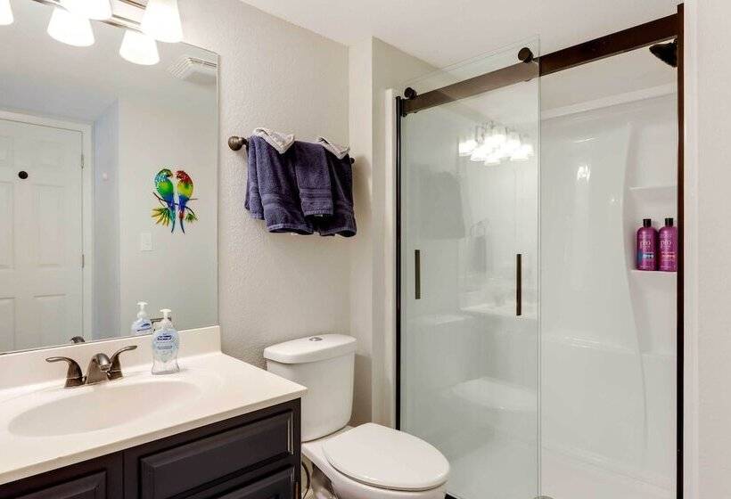 Hot Tub & Deck: Margaritaville Resort Retreat!