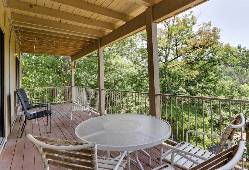 Hot Tub & Deck: Margaritaville Resort Retreat!