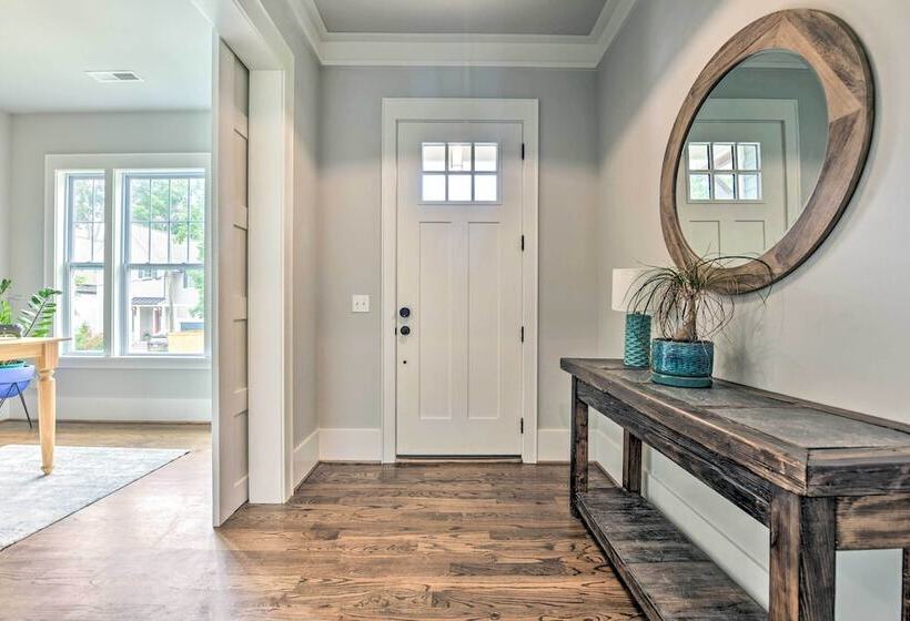 Modern Charlotte Home ~ 4 Mi To Downtown!