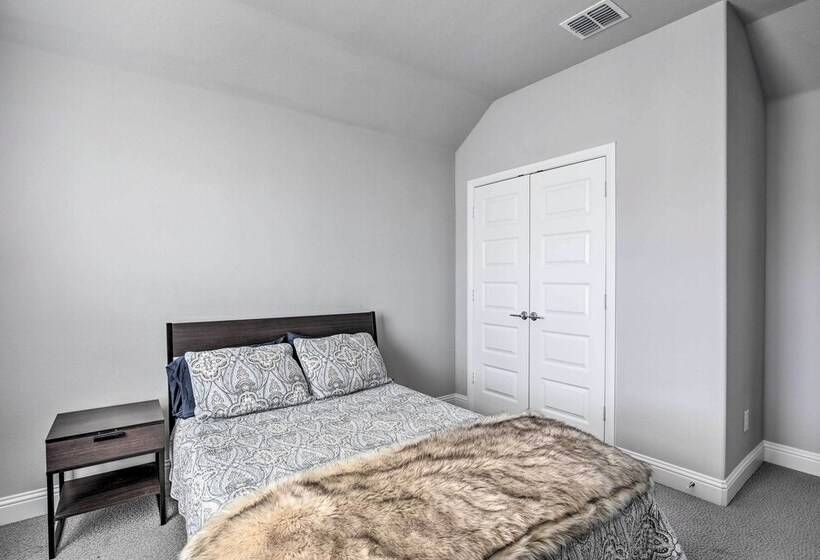 Patio & Game Room: Modern Home In Frisco