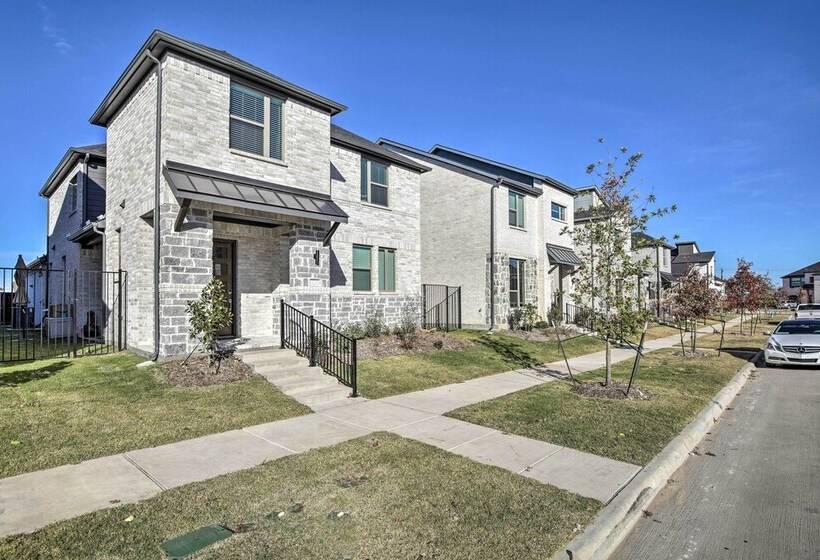 Patio & Game Room: Modern Home In Frisco