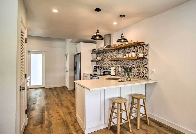 Modern Home W/ Shared Pool In Fort Lauderdale!