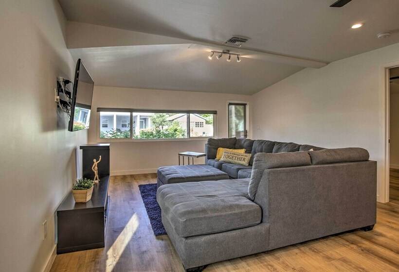 Modern Home W/ Shared Pool In Fort Lauderdale!