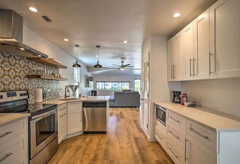 Modern Home W/ Shared Pool In Fort Lauderdale!