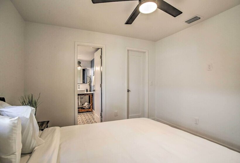 Modern Home W/ Shared Pool In Fort Lauderdale!