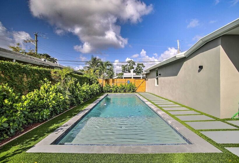 Modern Home W/ Shared Pool In Fort Lauderdale!