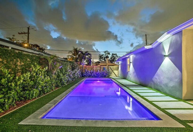 Modern Home W/ Shared Pool In Fort Lauderdale!