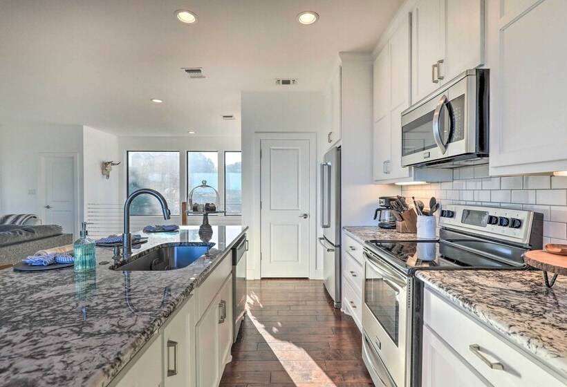 Modern  Lakeview Hilltop Retreat  W/ Game Garage!