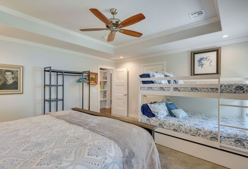 Modern Okc Retreat: Half Mile To Plaza District!