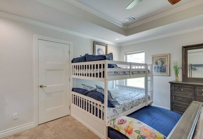 Modern Okc Retreat: Half Mile To Plaza District!