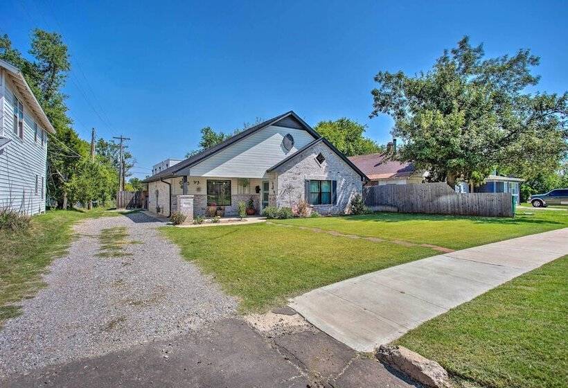 Modern Okc Retreat: Half Mile To Plaza District!