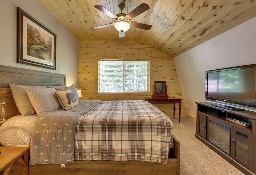 Mountain Escape: Scattered Pines Cabin W/ Deck!