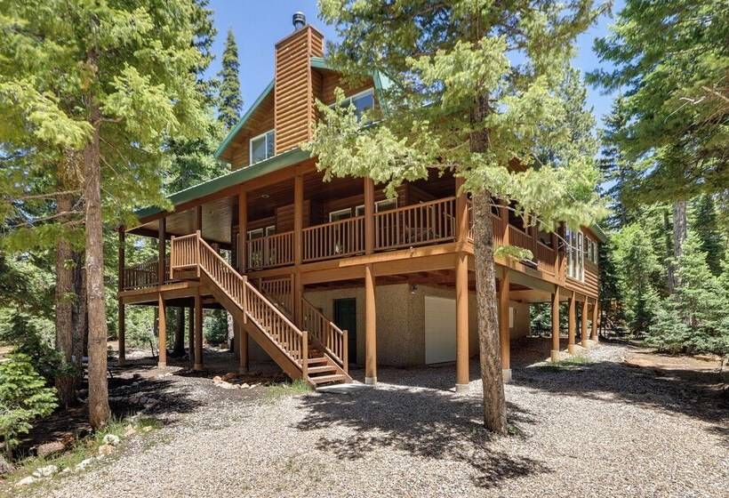 Mountain Escape: Scattered Pines Cabin W/ Deck!