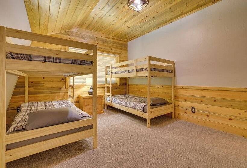 Mountain Escape: Scattered Pines Cabin W/ Deck!