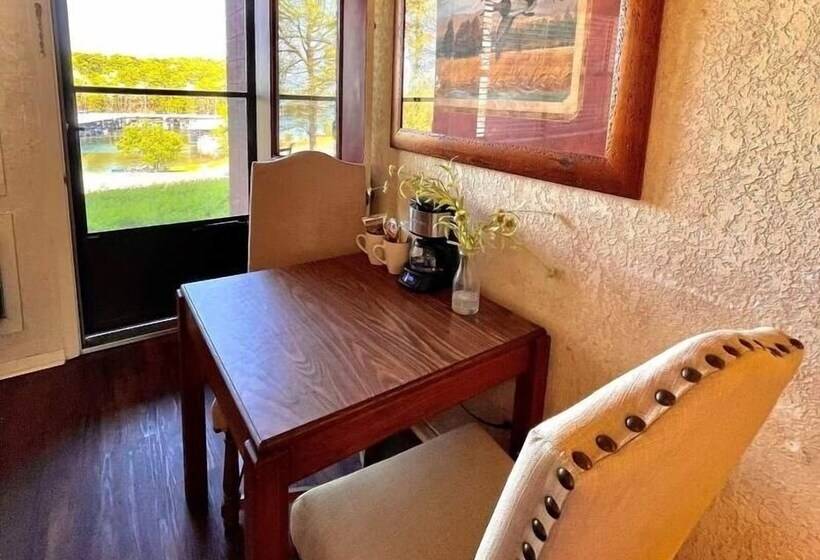 Mountain Harbor Queen Guest Room On Lake Ouachita By Redawning