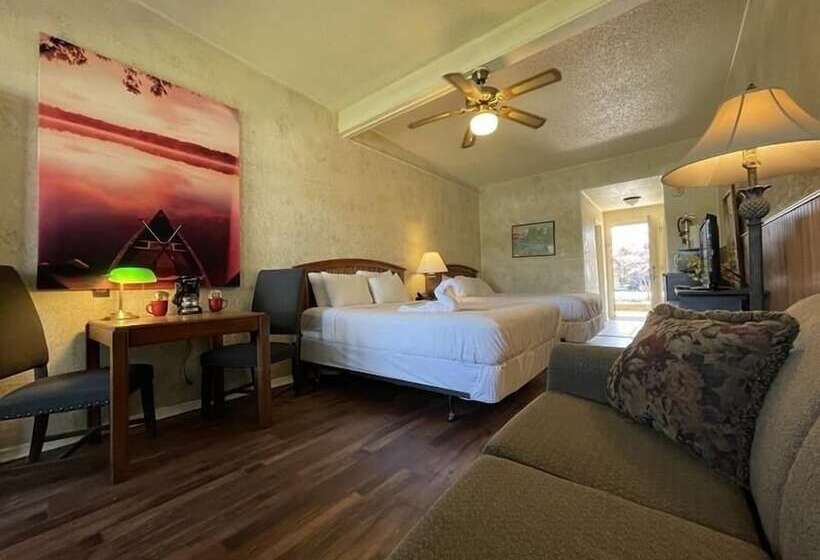 Mountain Harbor Queen Guest Room On Lake Ouachita By Redawning