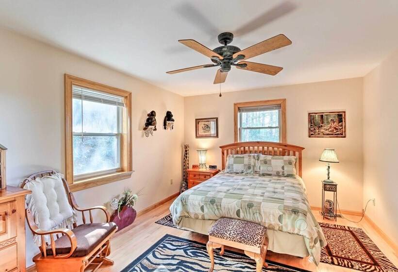 Family Friendly Murphy Cabin W/ Deck & Fire Pit!