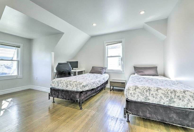 New Haven Gem W/ Private Pool, Walk To Beach!