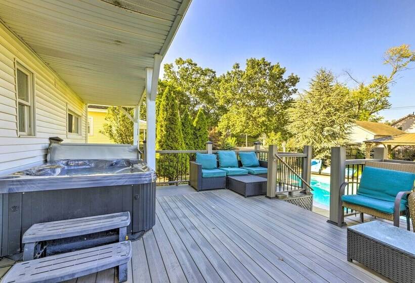 New Haven Gem W/ Private Pool, Walk To Beach!