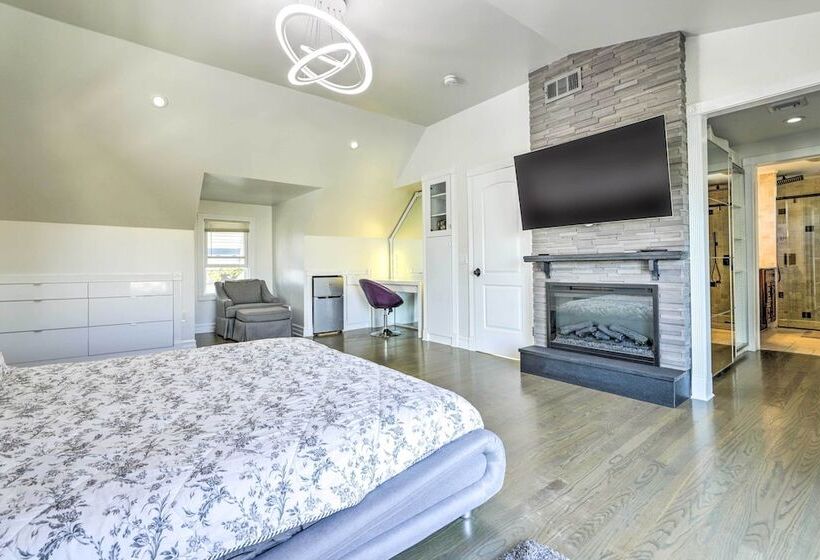 New Haven Gem W/ Private Pool, Walk To Beach!