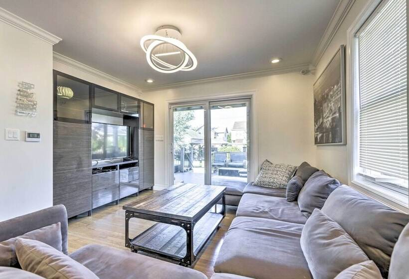 New Haven Gem W/ Private Pool, Walk To Beach!