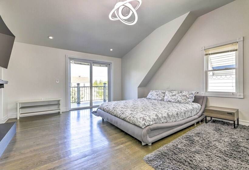 New Haven Gem W/ Private Pool, Walk To Beach!