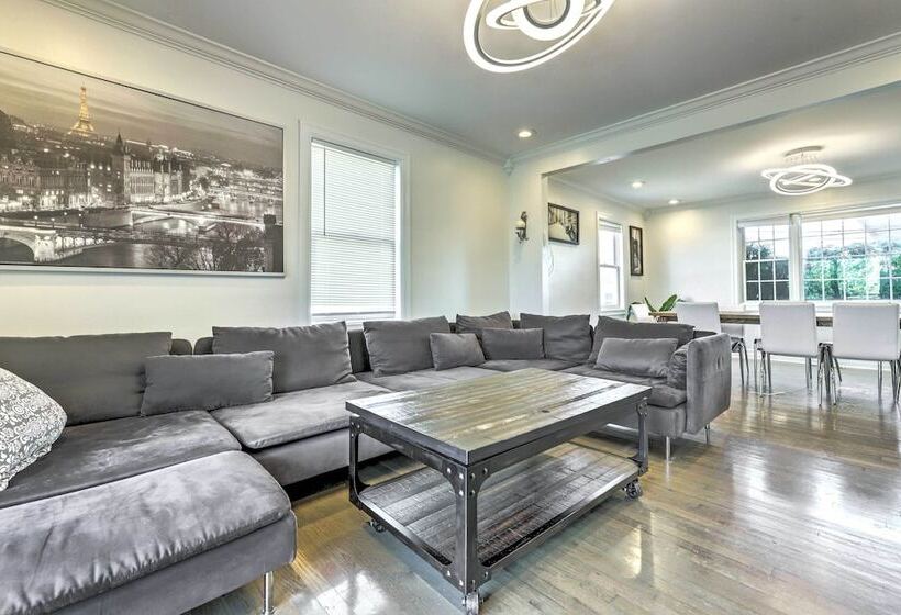 New Haven Gem W/ Private Pool, Walk To Beach!