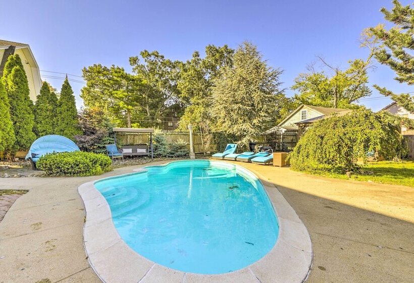 New Haven Gem W/ Private Pool, Walk To Beach!