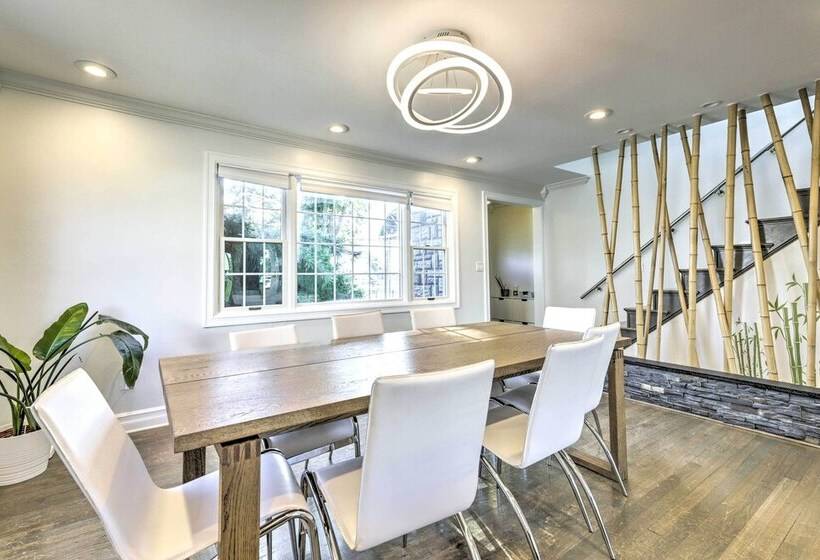 New Haven Gem W/ Private Pool, Walk To Beach!