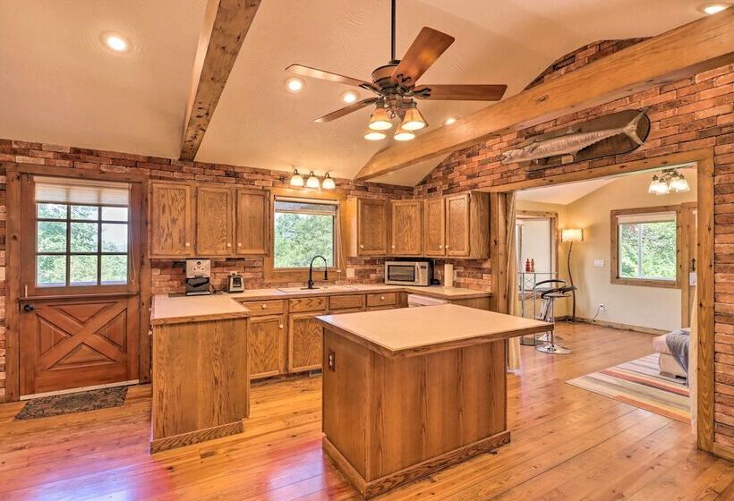 Norfork Lake Getaway: Deck, 6 Mi To Main St!