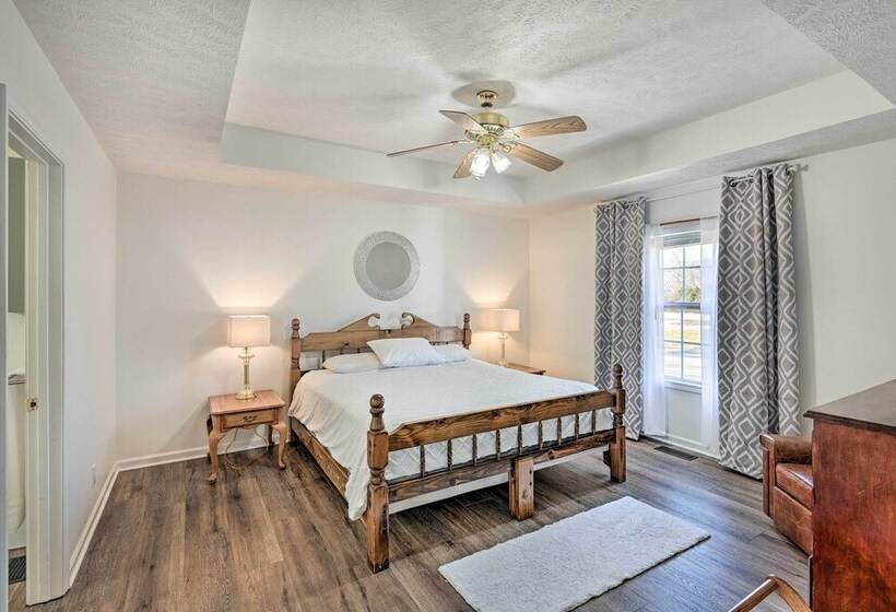 Normandy Home W/ Yard ~ 2 Mi To Lake