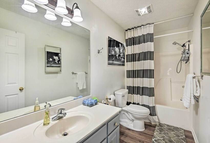 Normandy Home W/ Yard ~ 2 Mi To Lake