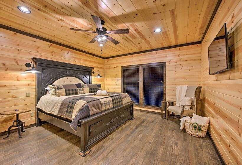 Outdoor Paradise W/ Hot Tub, Firepit, Bbq & More!