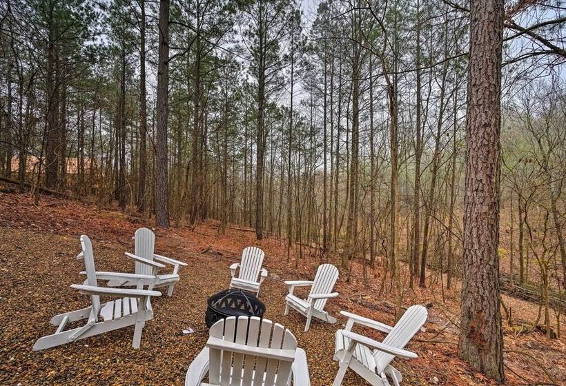 Outdoor Paradise W/ Hot Tub, Firepit, Bbq & More!