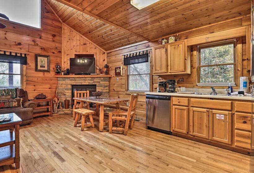 Scenic Sevierville Cabin: Hot Tub, Panoramic Views