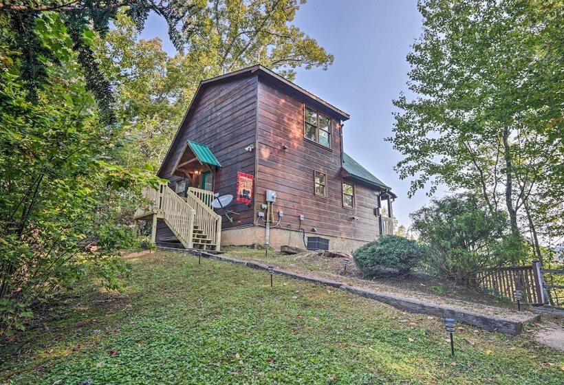 Scenic Sevierville Cabin: Hot Tub, Panoramic Views