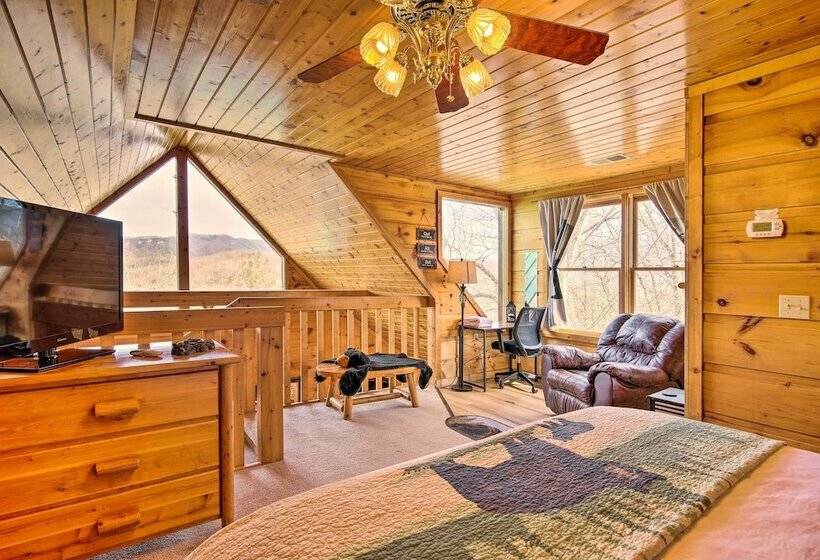 Scenic Sevierville Cabin: Hot Tub, Panoramic Views