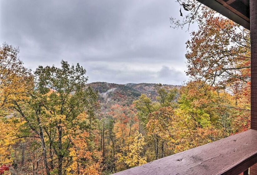 Scenic Sevierville Cabin: Hot Tub, Panoramic Views