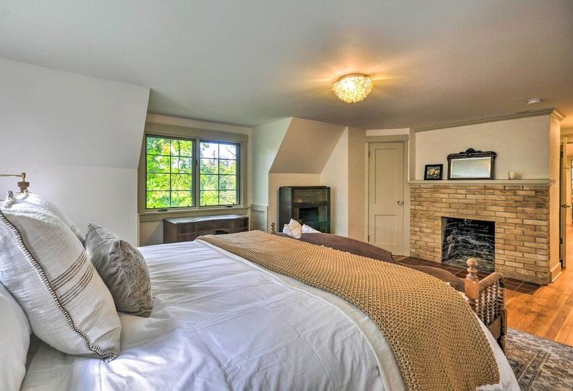 Peaceful + Elegant Cottage W/ Riverside View