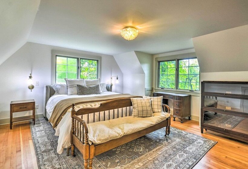 Peaceful + Elegant Cottage W/ Riverside View