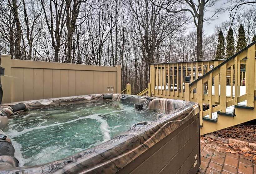 Hot Tub + Game Room: Peaceful Poconos Home!